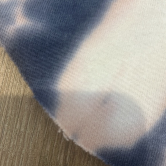 Drawstring sweatpant inspired waistband, Detail seam in back, Raw Edge - Picture 4 of 5